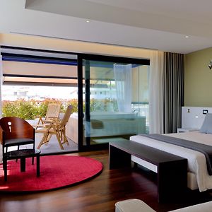 Monaco Suites Hotel